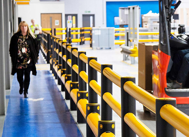 英國(guó)A-SAFE工業(yè)安全護(hù)欄為雀巢食品公司解決安全隔離及控制行人流量的問題
